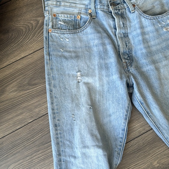 Distressed Levi’s 501 faded blue denim jeans size 31 - Picture 5 of 15